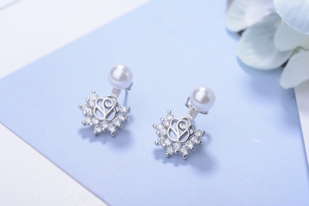 1 Pair Lady Flower Plating Inlay Copper Pearl Zircon White Gold Plated Drop Earrings display picture 2