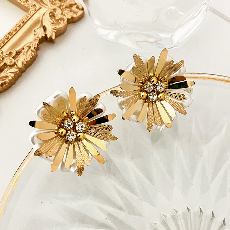 1 Pair Elegant Classical Romantic Flower Plating Inlay 304 Stainless Steel Acrylic Shell Zircon 14K Gold Plated Ear Studs display picture 1