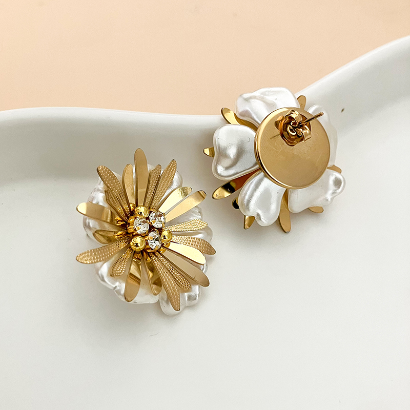 1 Pair Elegant Classical Romantic Flower Plating Inlay 304 Stainless Steel Acrylic Shell Zircon 14K Gold Plated Ear Studs display picture 4