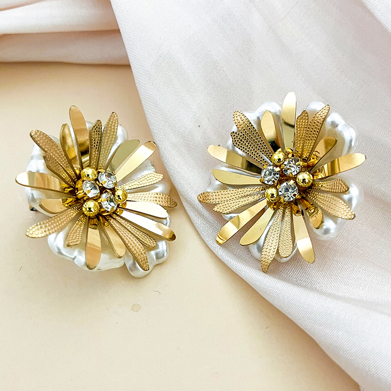 1 Pair Elegant Classical Romantic Flower Plating Inlay 304 Stainless Steel Acrylic Shell Zircon 14K Gold Plated Ear Studs display picture 2