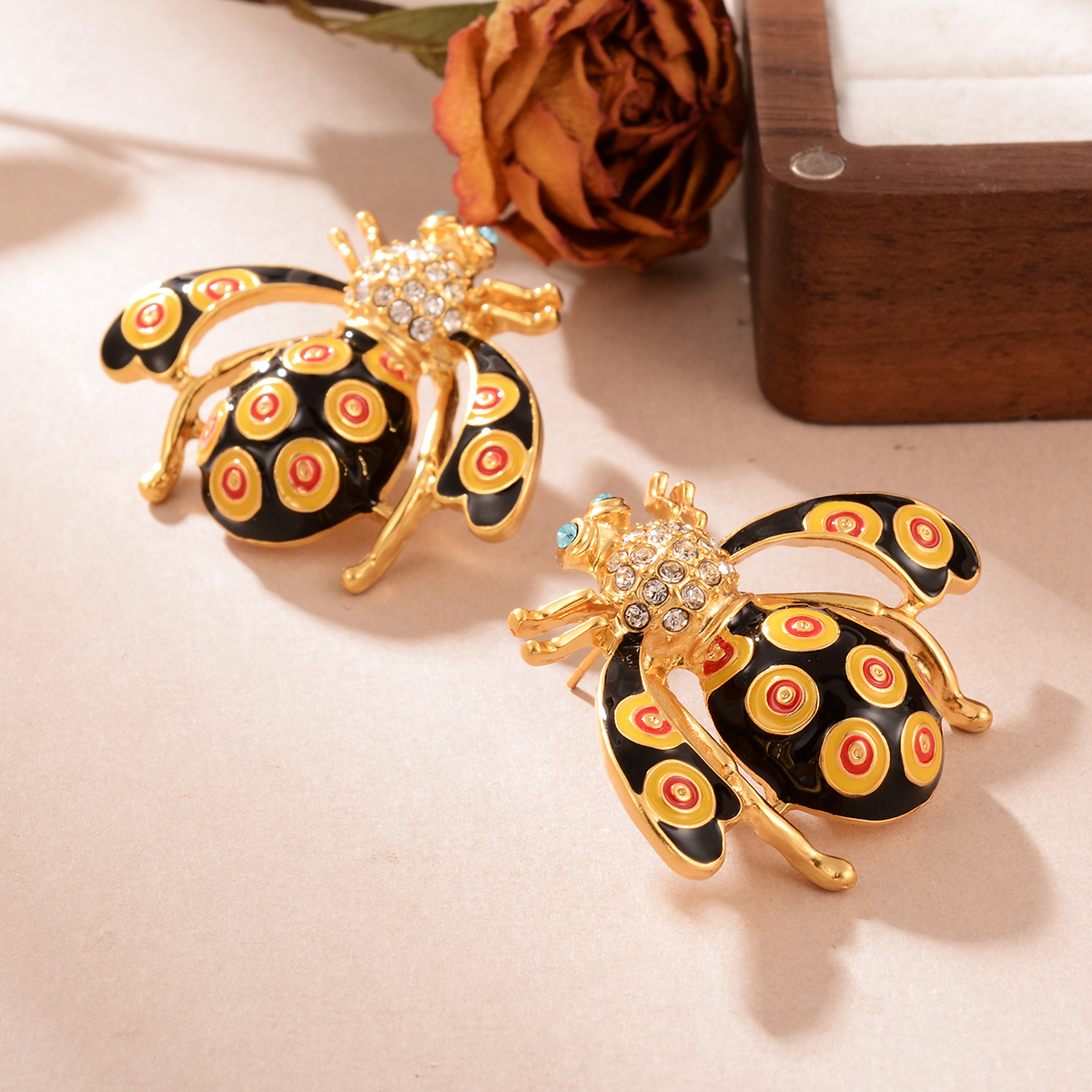 1 Piece Retro Simple Style Bee Plating Inlay Copper Rhinestones 18k Gold Plated Ear Studs display picture 1