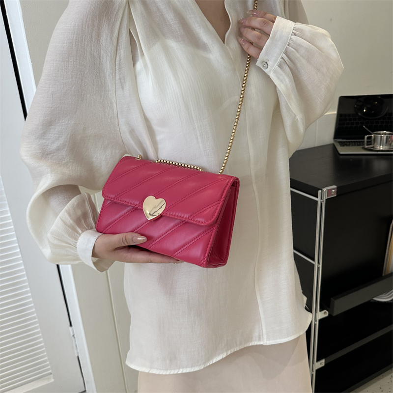 Women's Pu Leather Heart Shape Cute Vintage Style Square Flip Cover Shoulder Bag Crossbody Bag display picture 6