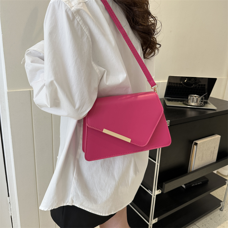 Women's Pu Leather Solid Color Basic Vintage Style Square Flip Cover Shoulder Bag Crossbody Bag display picture 1