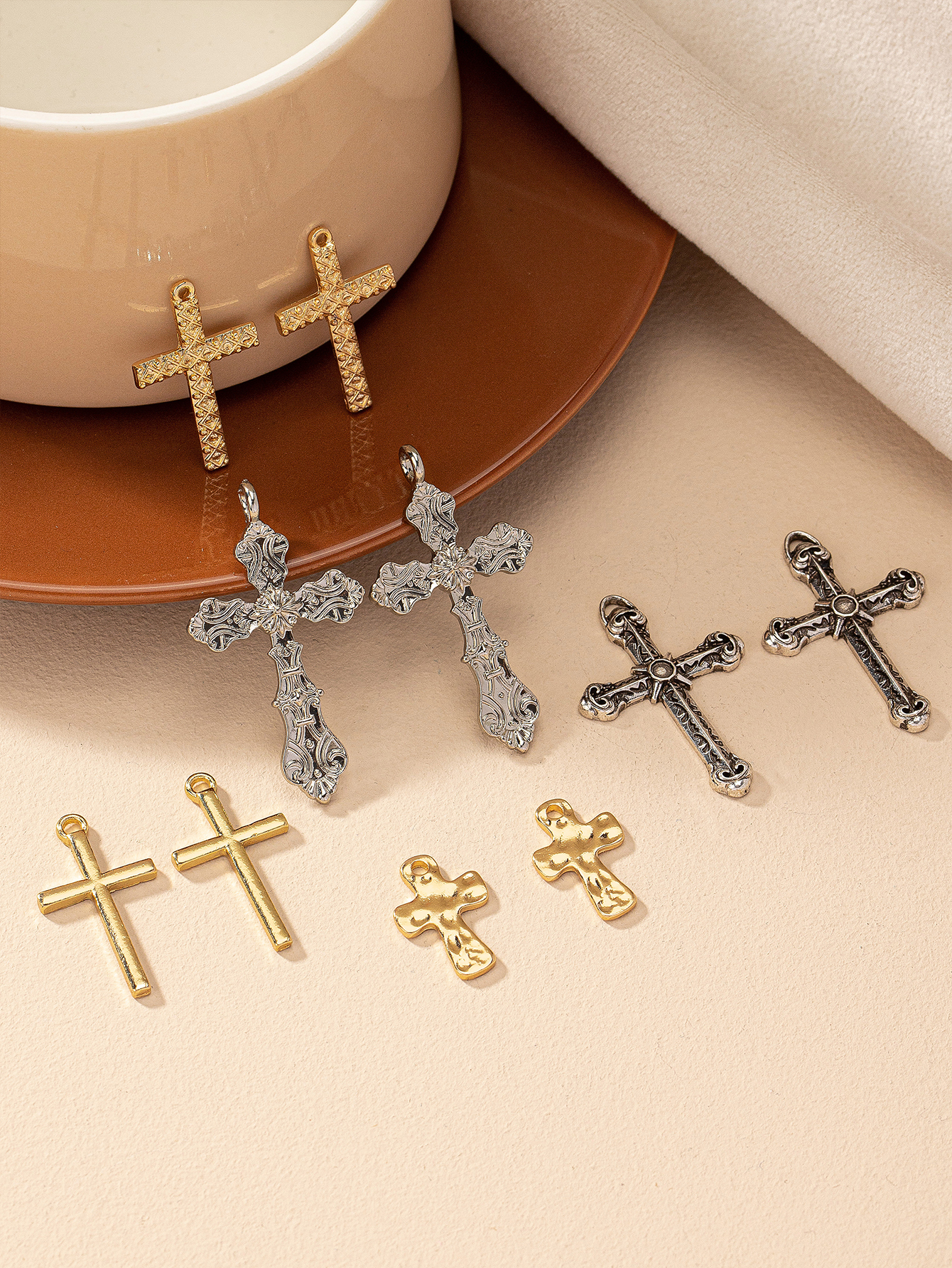 Retro Cool Style Cross Alloy Jewelry Accessories display picture 5