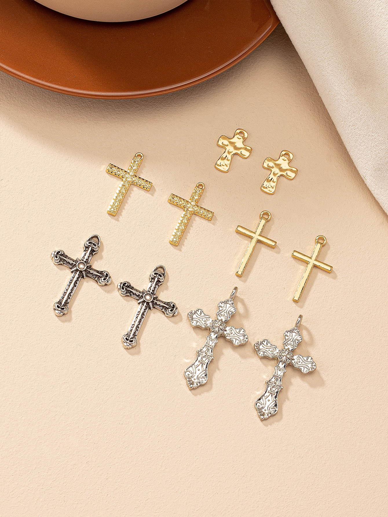 Retro Cool Style Cross Alloy Jewelry Accessories display picture 3