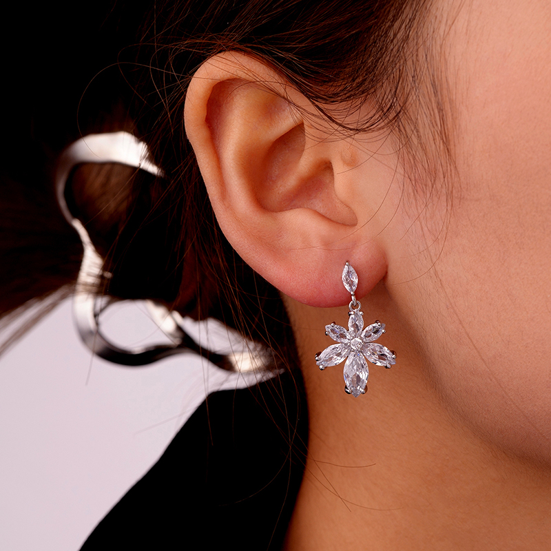 1 Pair Ig Style Simple Style Star Water Droplets Flower Plating Inlay Copper Zircon White Gold Plated Drop Earrings Ear Studs display picture 1