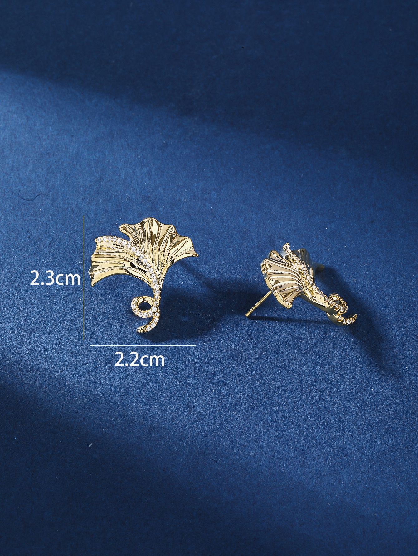 1 Pair Elegant Simple Style Ginkgo Leaf Plating Inlay Copper Zircon 18k Gold Plated Ear Studs display picture 4
