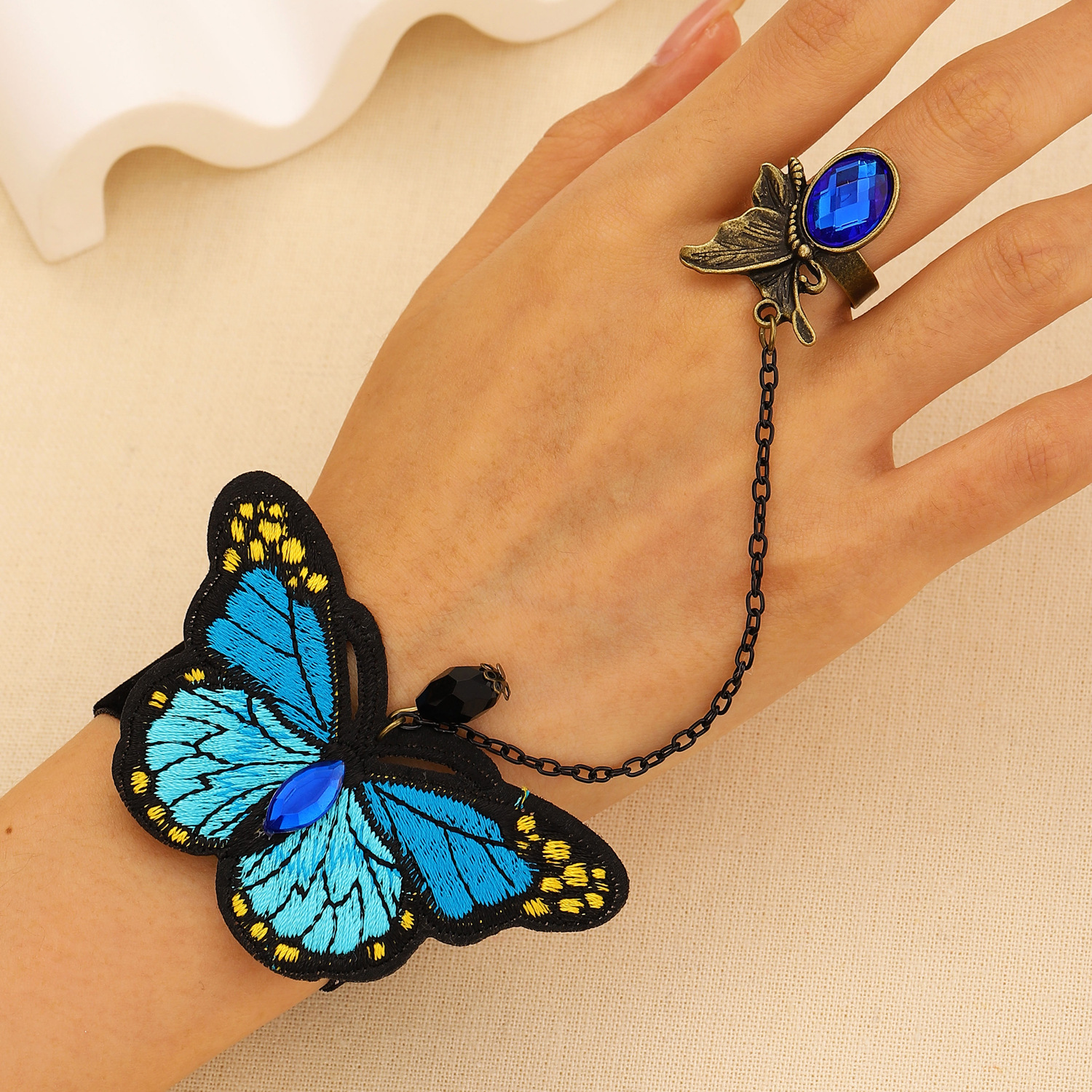 Vintage Style Butterfly Cloth Plating Women's Bracelets display picture 1
