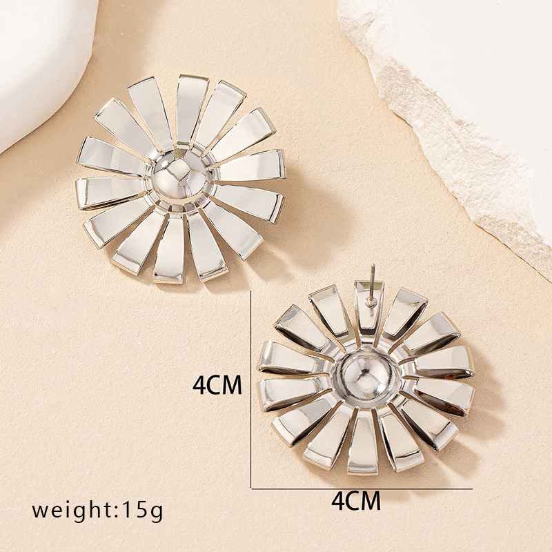 1 Pair Simple Style Flower Spray Paint Alloy Ear Studs display picture 13