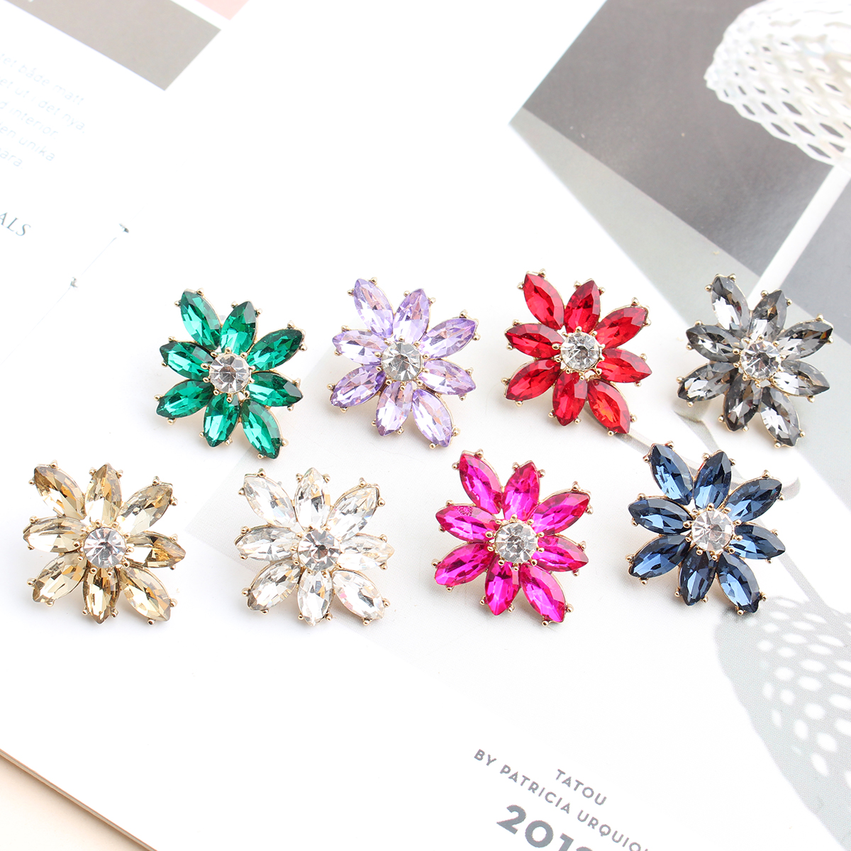 1 Pair Casual Elegant Flower Plating Inlay Alloy Crystal Rhinestones Gold Plated Ear Studs display picture 3