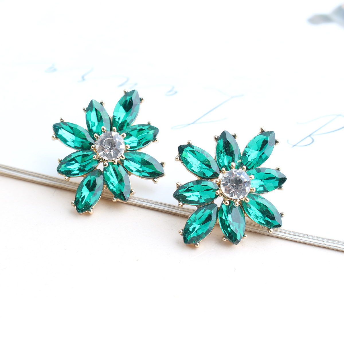 1 Pair Casual Elegant Flower Plating Inlay Alloy Crystal Rhinestones Gold Plated Ear Studs display picture 7