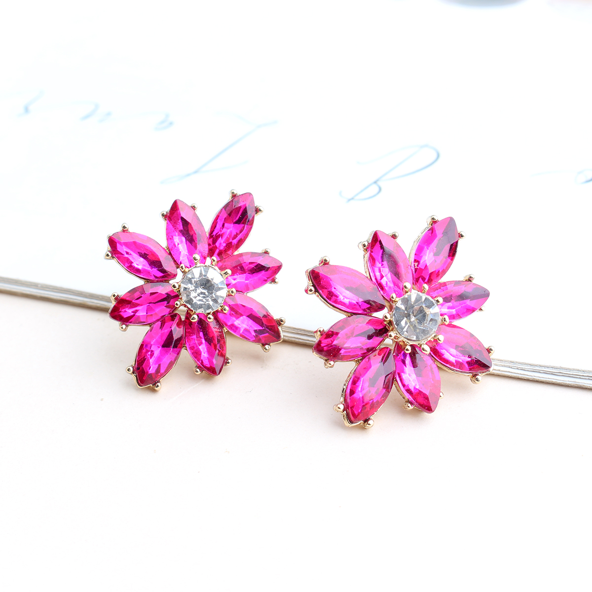 1 Pair Casual Elegant Flower Plating Inlay Alloy Crystal Rhinestones Gold Plated Ear Studs display picture 6