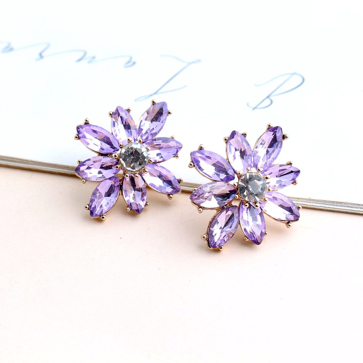 1 Pair Casual Elegant Flower Plating Inlay Alloy Crystal Rhinestones Gold Plated Ear Studs display picture 10