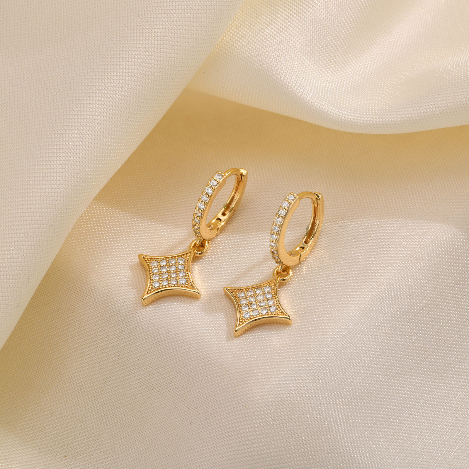 1 Pair Elegant French Style Star Plating Inlay Copper Alloy Zircon Drop Earrings display picture 5