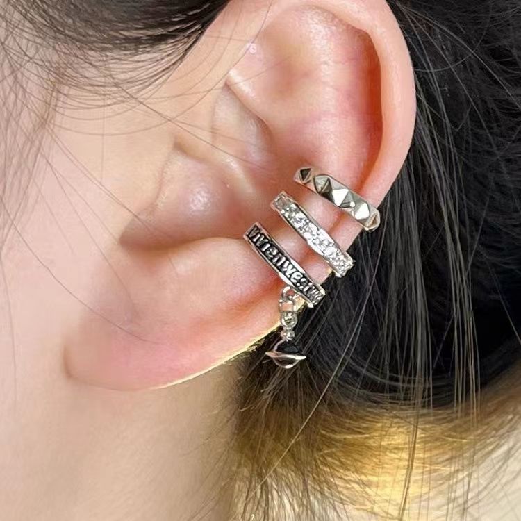 1 Pair Lady Simple Style Streetwear Astrolabe Plating Inlay Copper Zircon Silver Plated Ear Cuffs display picture 1