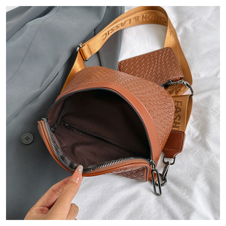 Women's Pu Leather Solid Color Streetwear Oval Zipper Shoulder Bag Box Bag display picture 14