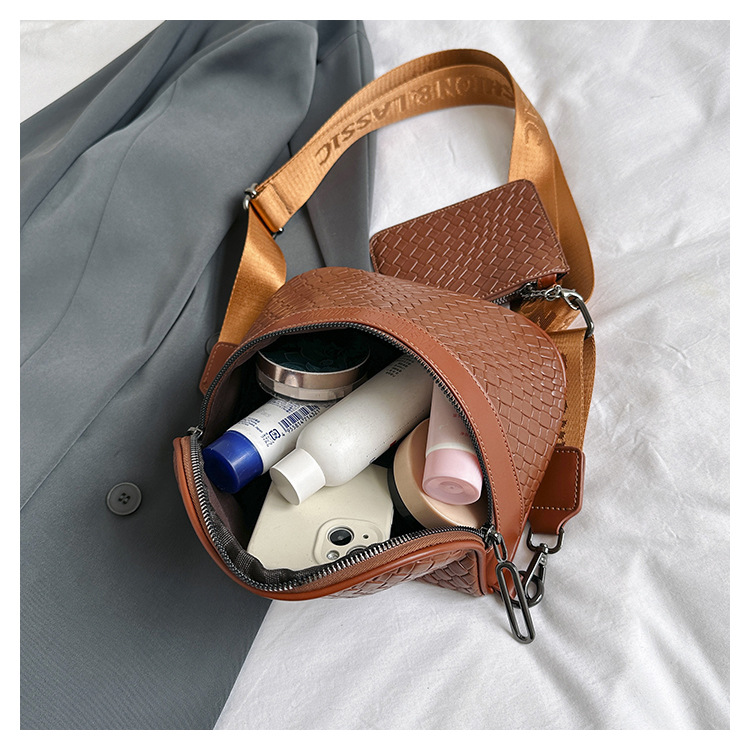 Women's Pu Leather Solid Color Streetwear Oval Zipper Shoulder Bag Box Bag display picture 15