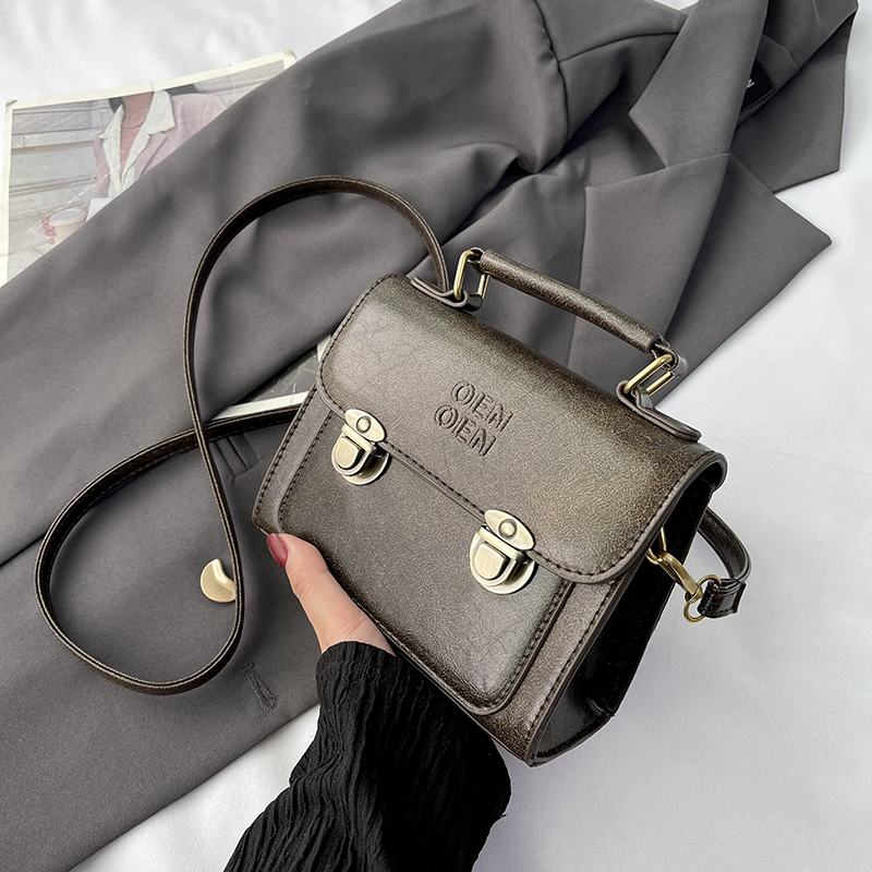 Women's Pu Leather Solid Color Basic Vintage Style Sewing Thread Square Lock Clasp Shoulder Bag Handbag Square Bag display picture 5