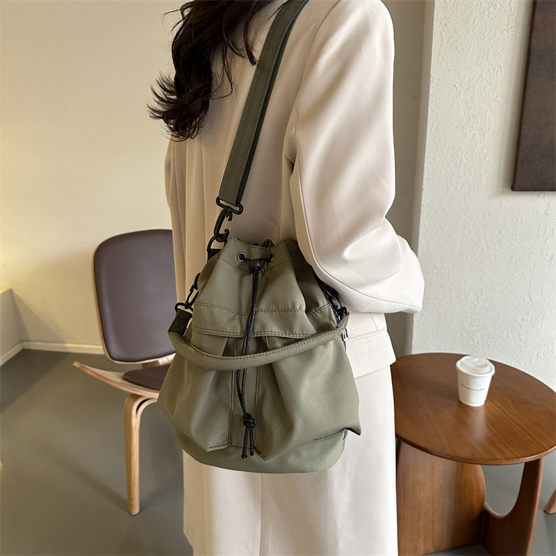 Women's Oxford Cloth Solid Color Classic Style Bucket String Shoulder Bag display picture 3