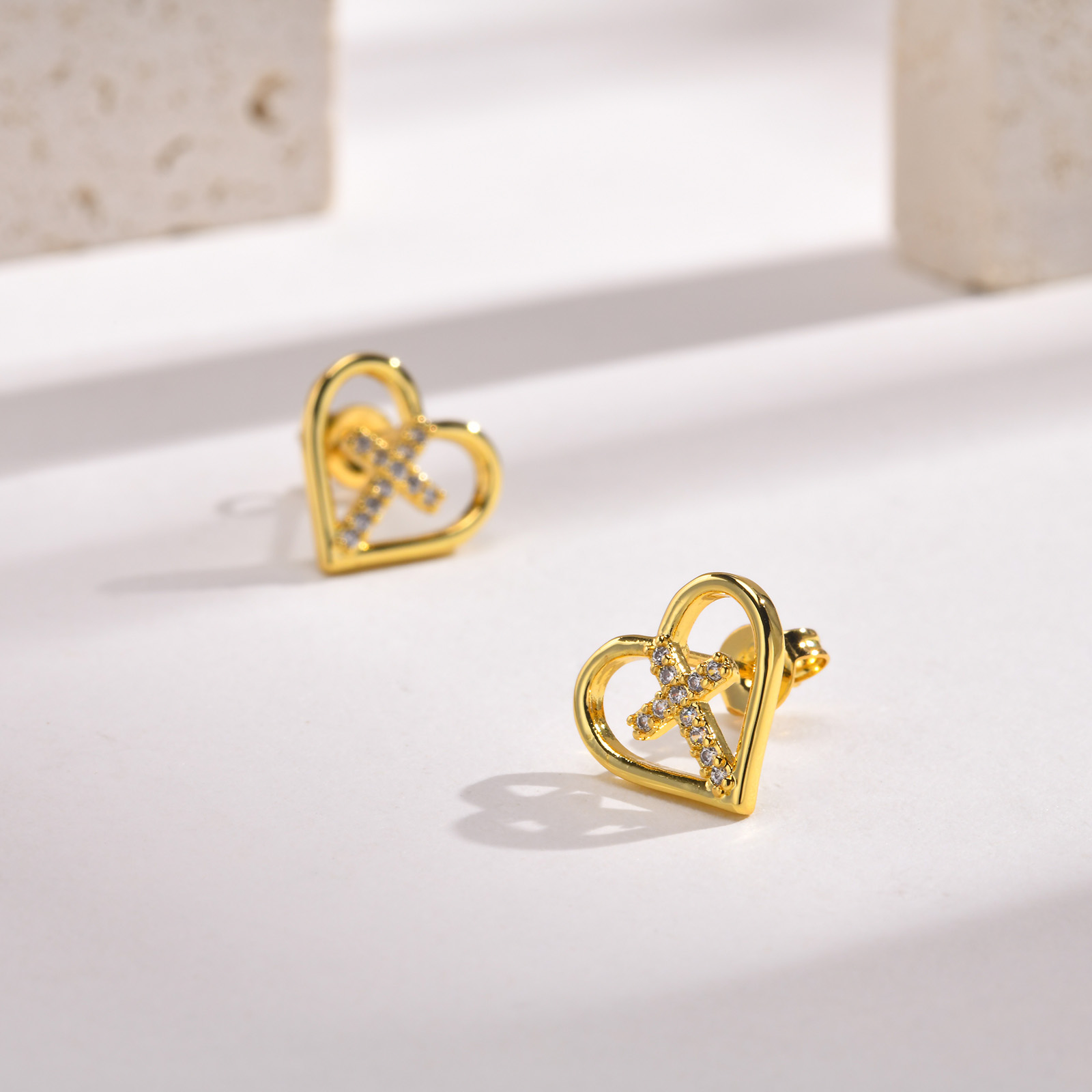 1 Pair Simple Style Animal Star Heart Shape Plating Inlay Copper Alloy Diamond Ear Studs display picture 23