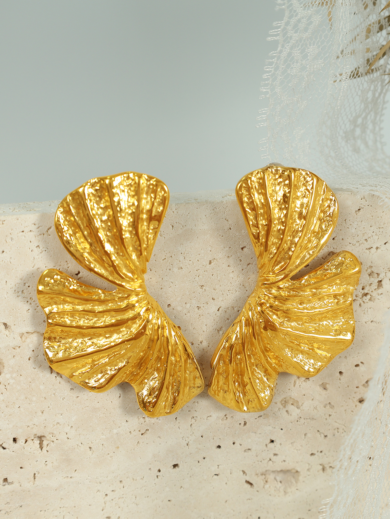 1 Pair Glam Exaggerated Leaves Plating Titanium Steel 18k Gold Plated Drop Earrings display picture 4