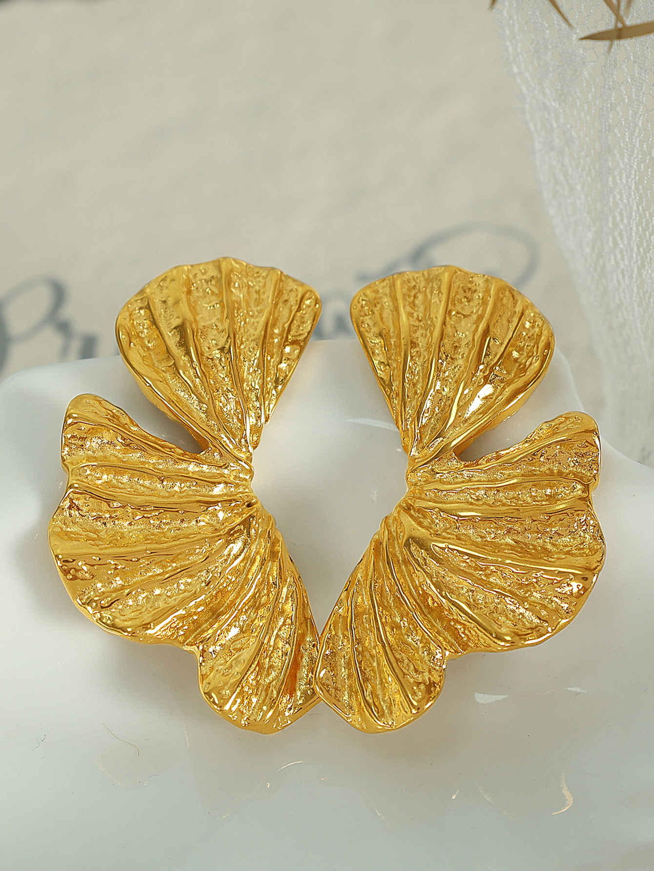 1 Pair Glam Exaggerated Leaves Plating Titanium Steel 18k Gold Plated Drop Earrings display picture 5
