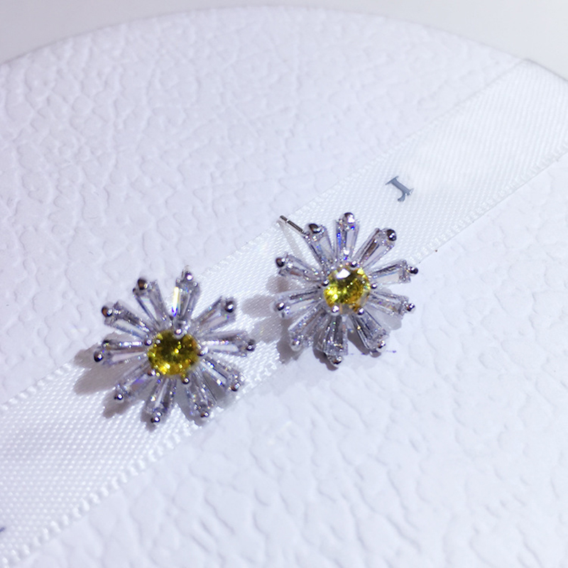 1 Pair Simple Style Daisy Plating Inlay Copper Zircon 18k Gold Plated Ear Studs display picture 8