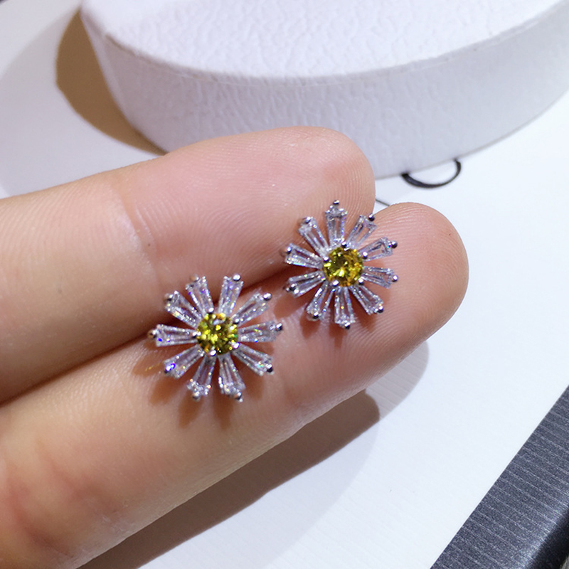 1 Pair Simple Style Daisy Plating Inlay Copper Zircon 18k Gold Plated Ear Studs display picture 3