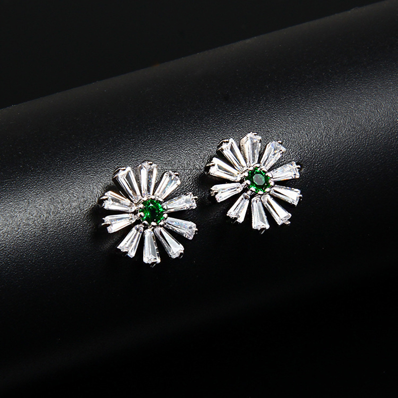 1 Pair Simple Style Daisy Plating Inlay Copper Zircon 18k Gold Plated Ear Studs display picture 6