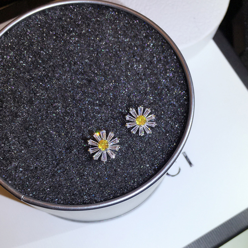 1 Pair Simple Style Daisy Plating Inlay Copper Zircon 18k Gold Plated Ear Studs display picture 9