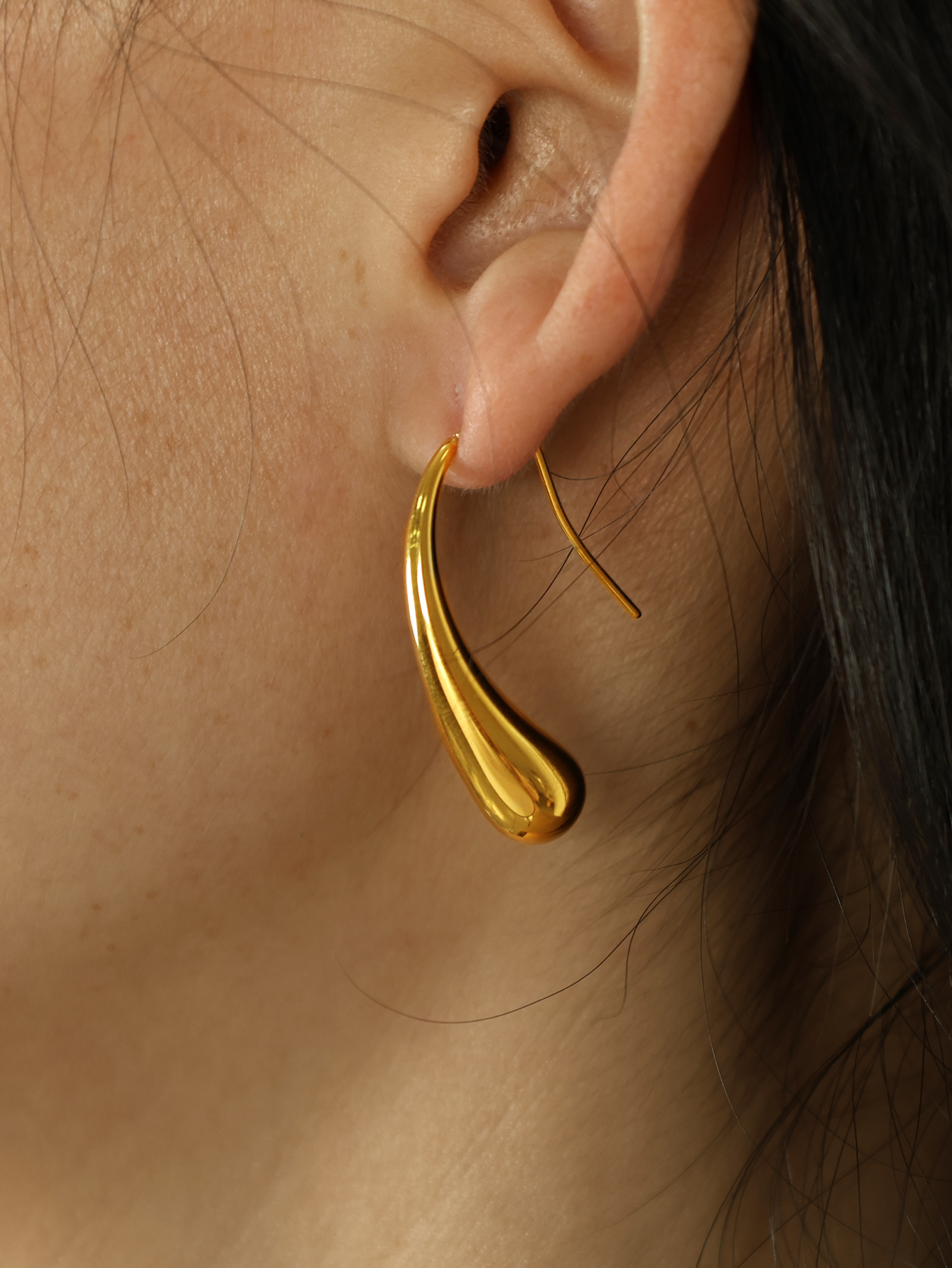 1 Pair Elegant Simple Style Water Droplets Plating Titanium Steel 18k Gold Plated Drop Earrings display picture 1