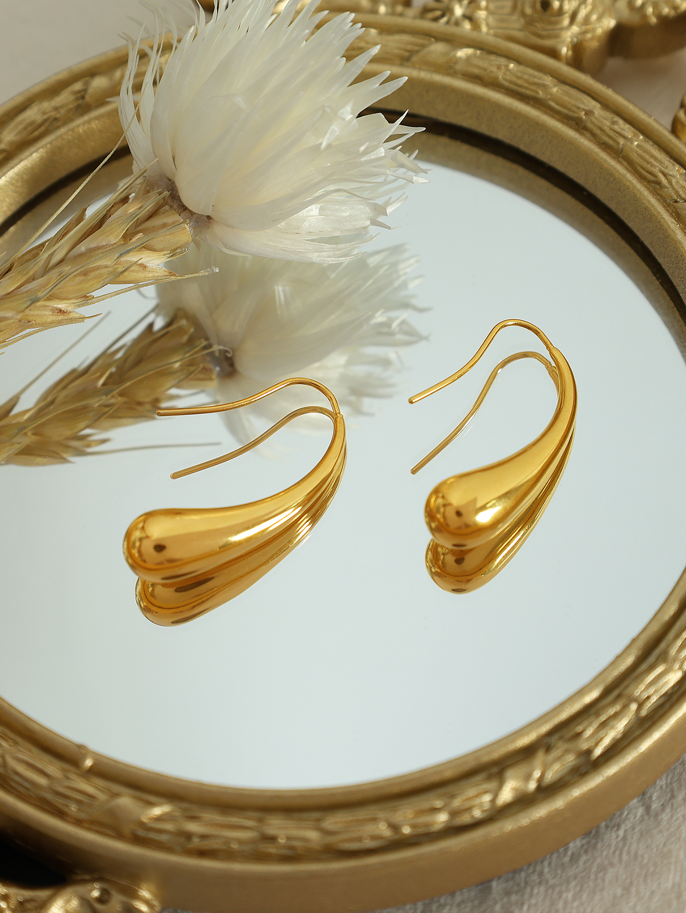 1 Pair Elegant Simple Style Water Droplets Plating Titanium Steel 18k Gold Plated Drop Earrings display picture 5