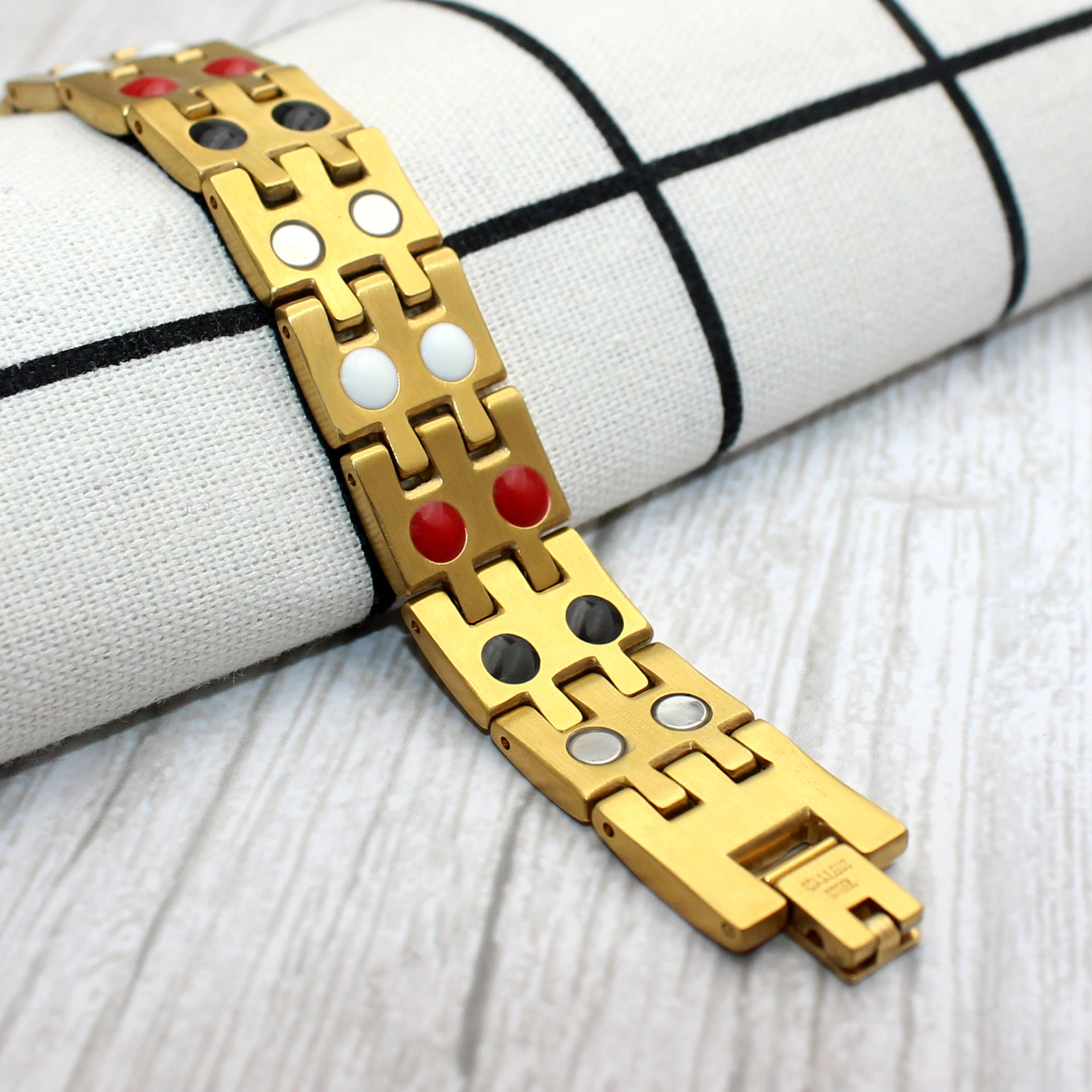Style Simple Géométrique Acier Au Titane Placage Bracelets display picture 4