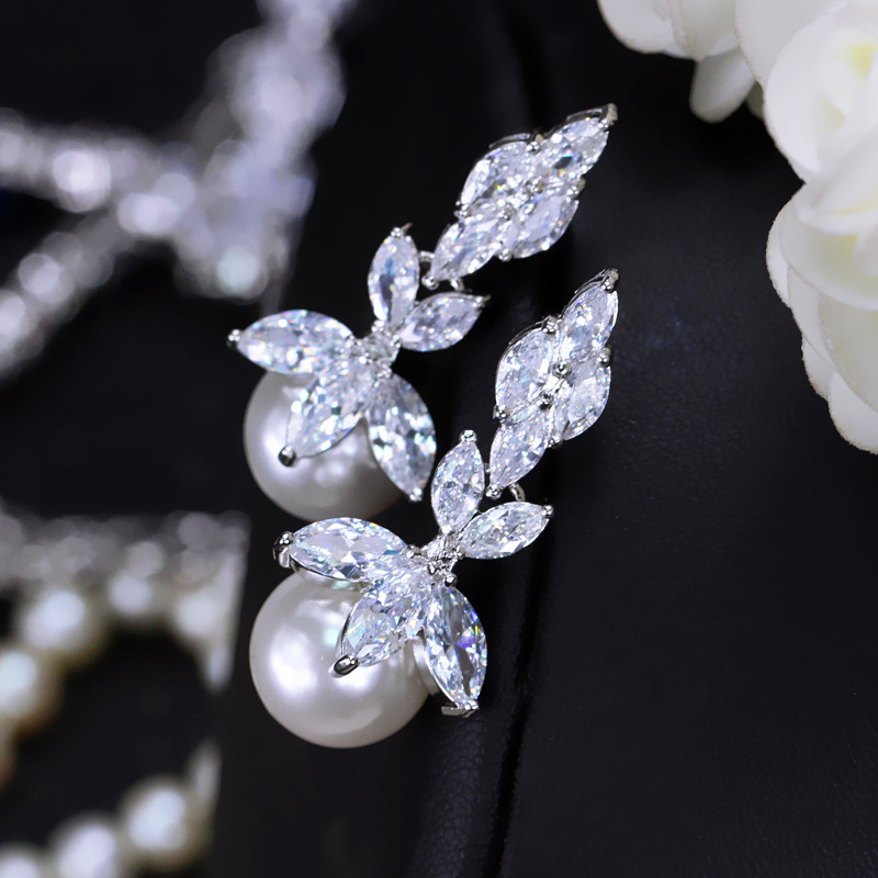 1 Pair Elegant Romantic Plant Pearl Plating Inlay Copper Artificial Pearls Zircon Rhodium Plated Silver Plated Drop Earrings display picture 3