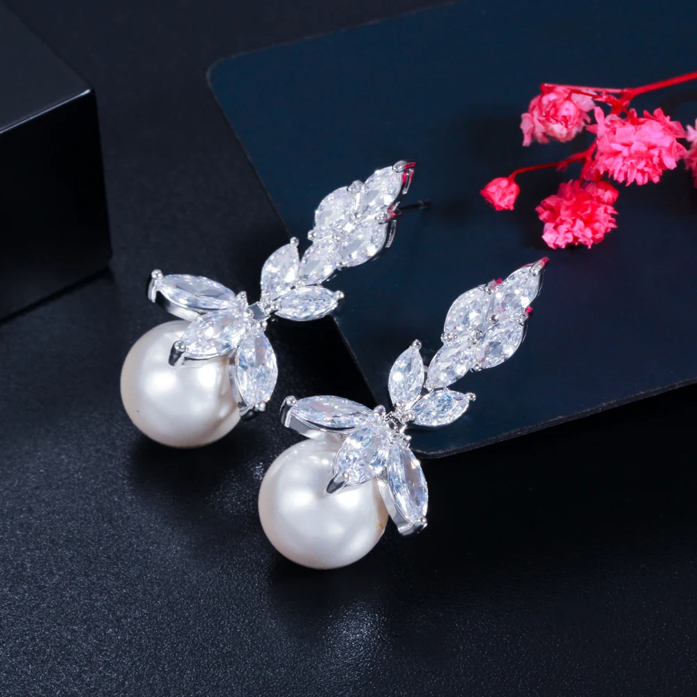 1 Pair Elegant Romantic Plant Pearl Plating Inlay Copper Artificial Pearls Zircon Rhodium Plated Silver Plated Drop Earrings display picture 7