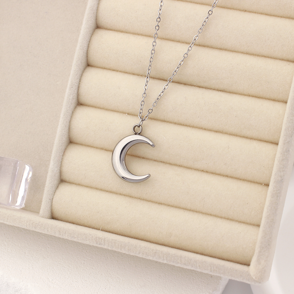 304 Stainless Steel 18K Gold Plated Casual Simple Style Plating Moon Pendant Necklace display picture 4