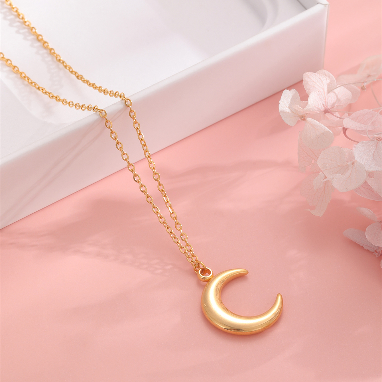 304 Stainless Steel 18K Gold Plated Casual Simple Style Plating Moon Pendant Necklace display picture 1