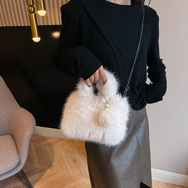 Women's Plush Solid Color Cute Classic Style Streetwear Fluff Ball Sewing Thread Chain Square Magnetic Buckle Handbag display picture 1