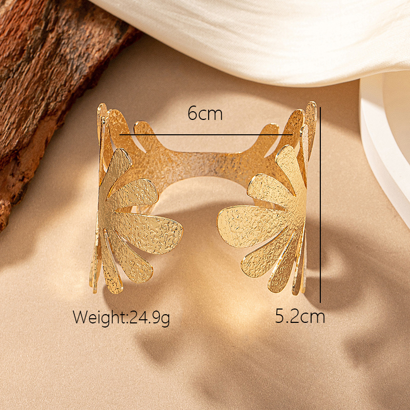 Elegant Luxurious Leaves Alloy Ferroalloy Twist Plating 14k Gold Plated Women's Bangle display picture 3