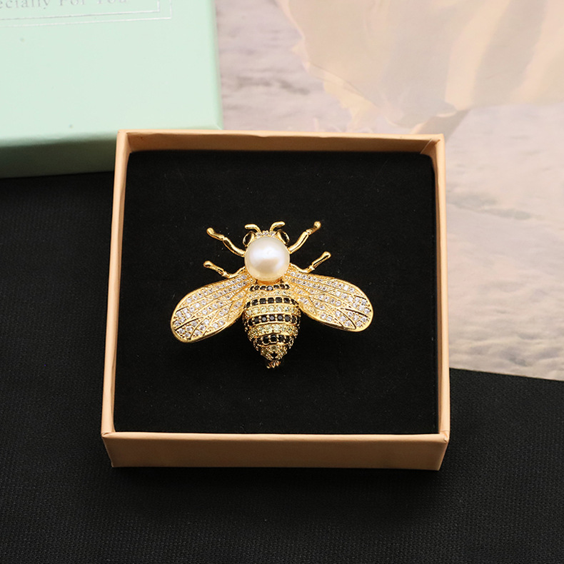 Simple Style Bee Alloy Inlay Zircon Women's Brooches display picture 1