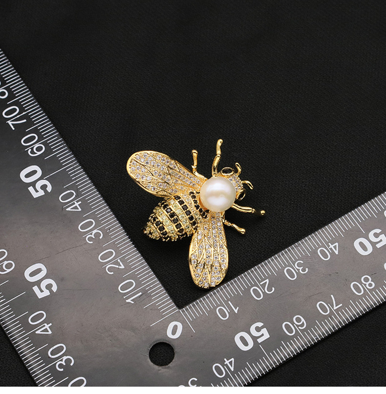 Simple Style Bee Alloy Inlay Zircon Women's Brooches display picture 3