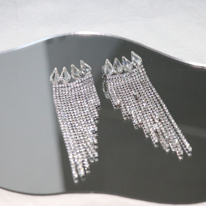 1 Pair Elegant Luxurious Geometric Tassel Inlay Alloy Rhinestones Silver Plated Drop Earrings display picture 7