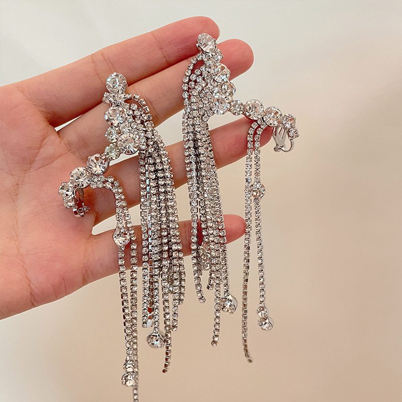 1 Pair Elegant Luxurious Geometric Tassel Inlay Alloy Rhinestones Silver Plated Drop Earrings display picture 10