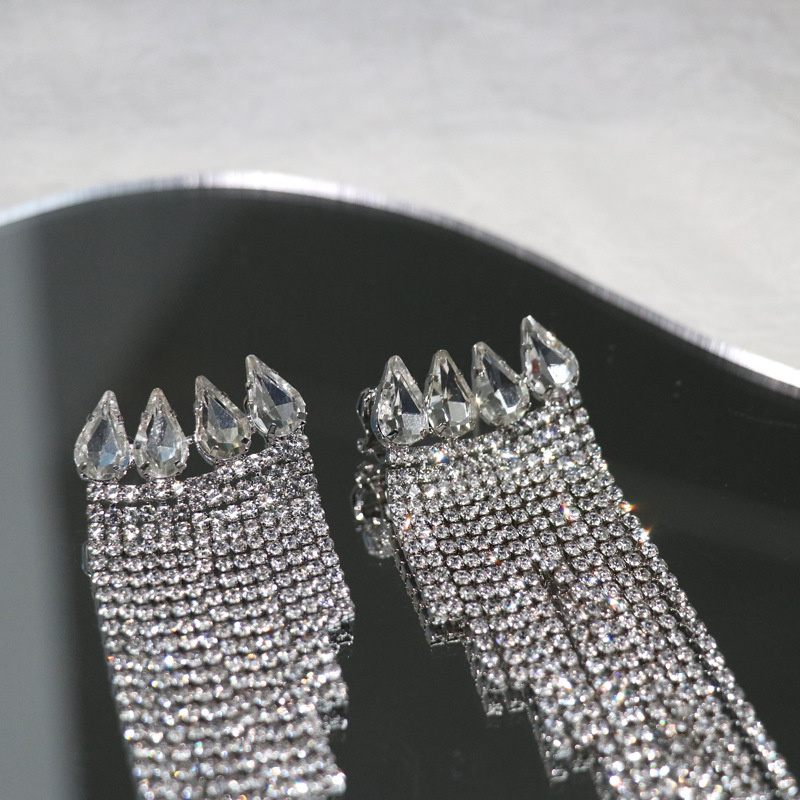 1 Pair Elegant Luxurious Geometric Tassel Inlay Alloy Rhinestones Silver Plated Drop Earrings display picture 9