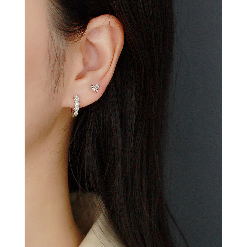 1 Paar Moderner Stil Klassischer Stil Geometrisch Überzug Inlay Sterling Silber Künstliche Perlen Ohrringe display picture 3