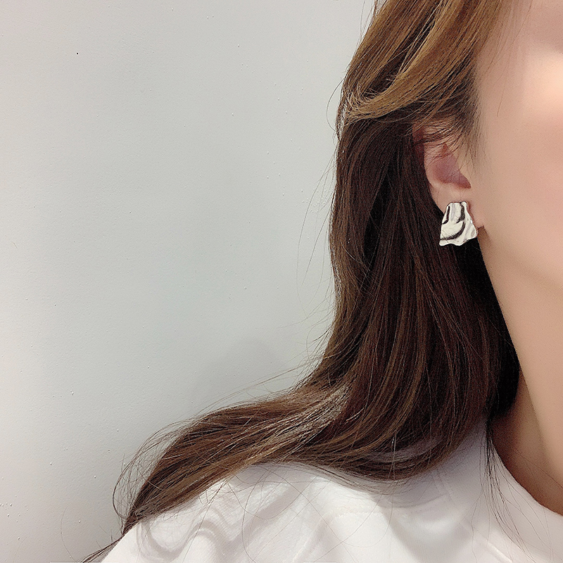 1 Pair Simple Style Irregular Solid Color Plating Alloy White Gold Plated Ear Studs display picture 3