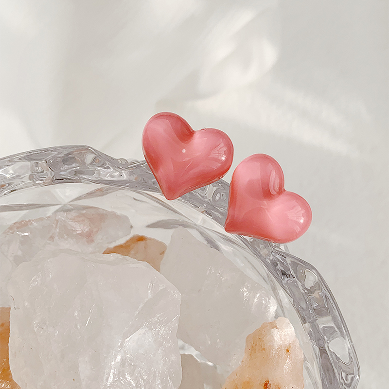 1 Pair Sweet Heart Shape Resin Ear Studs display picture 2