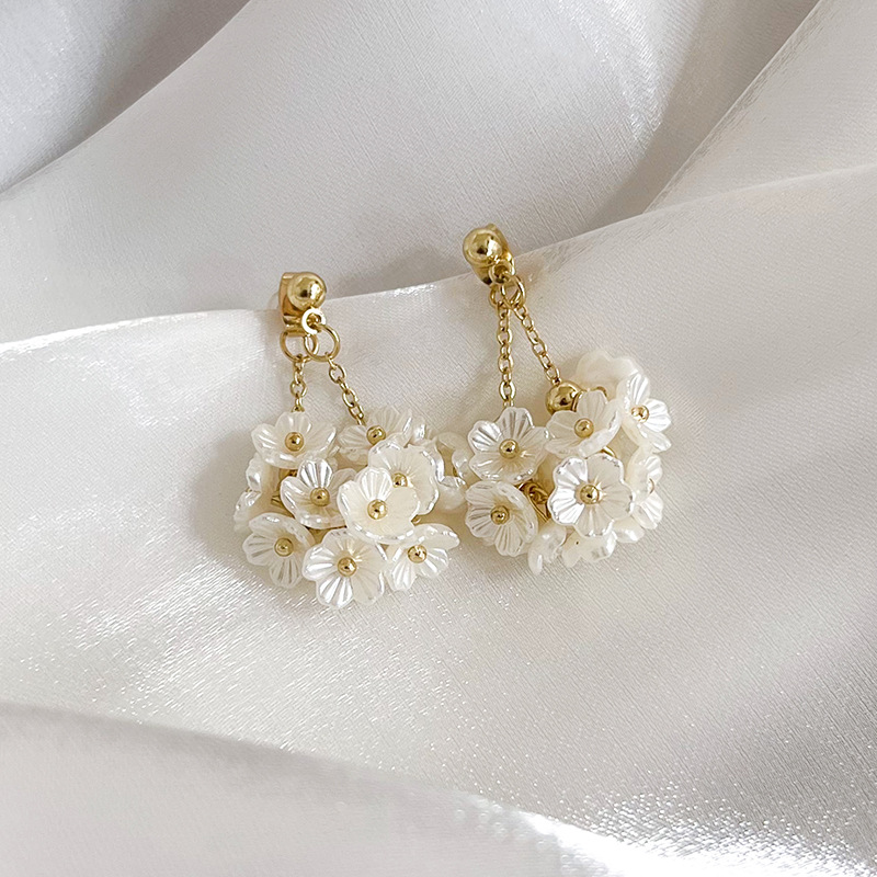 1 Piece Glam Lady Flower Alloy Plastic Gold Plated Drop Earrings display picture 7