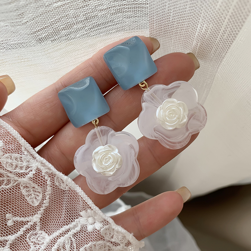 1 Pair Vintage Style Flower Plating Resin Drop Earrings display picture 2