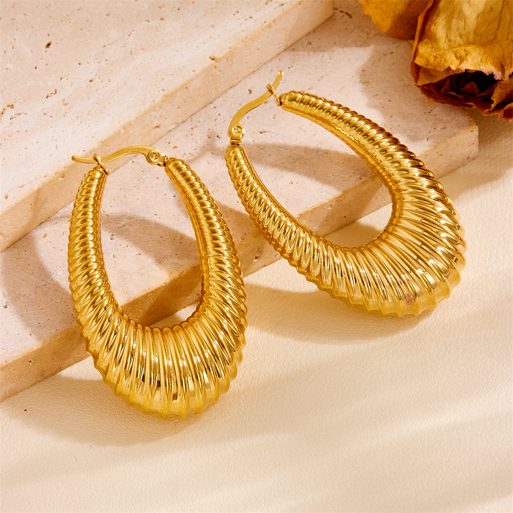 1 Pair Vintage Style Solid Color Plating Stainless Steel 18K Gold Plated Hoop Earrings display picture 7